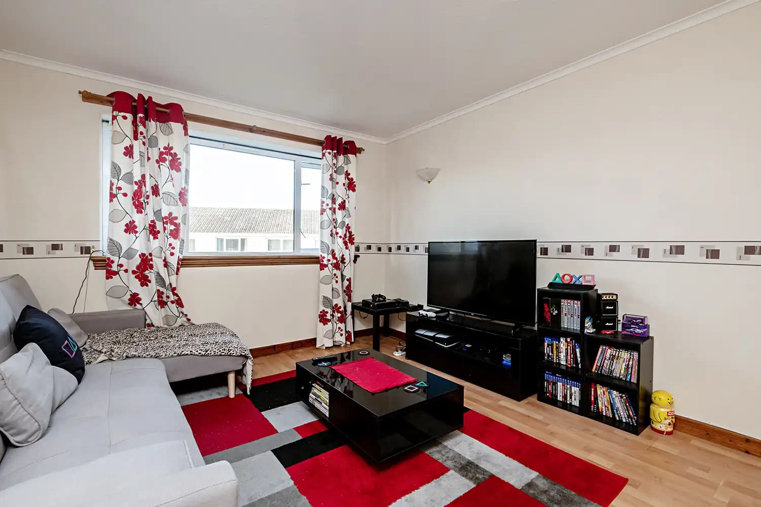 property photo 8 of 19