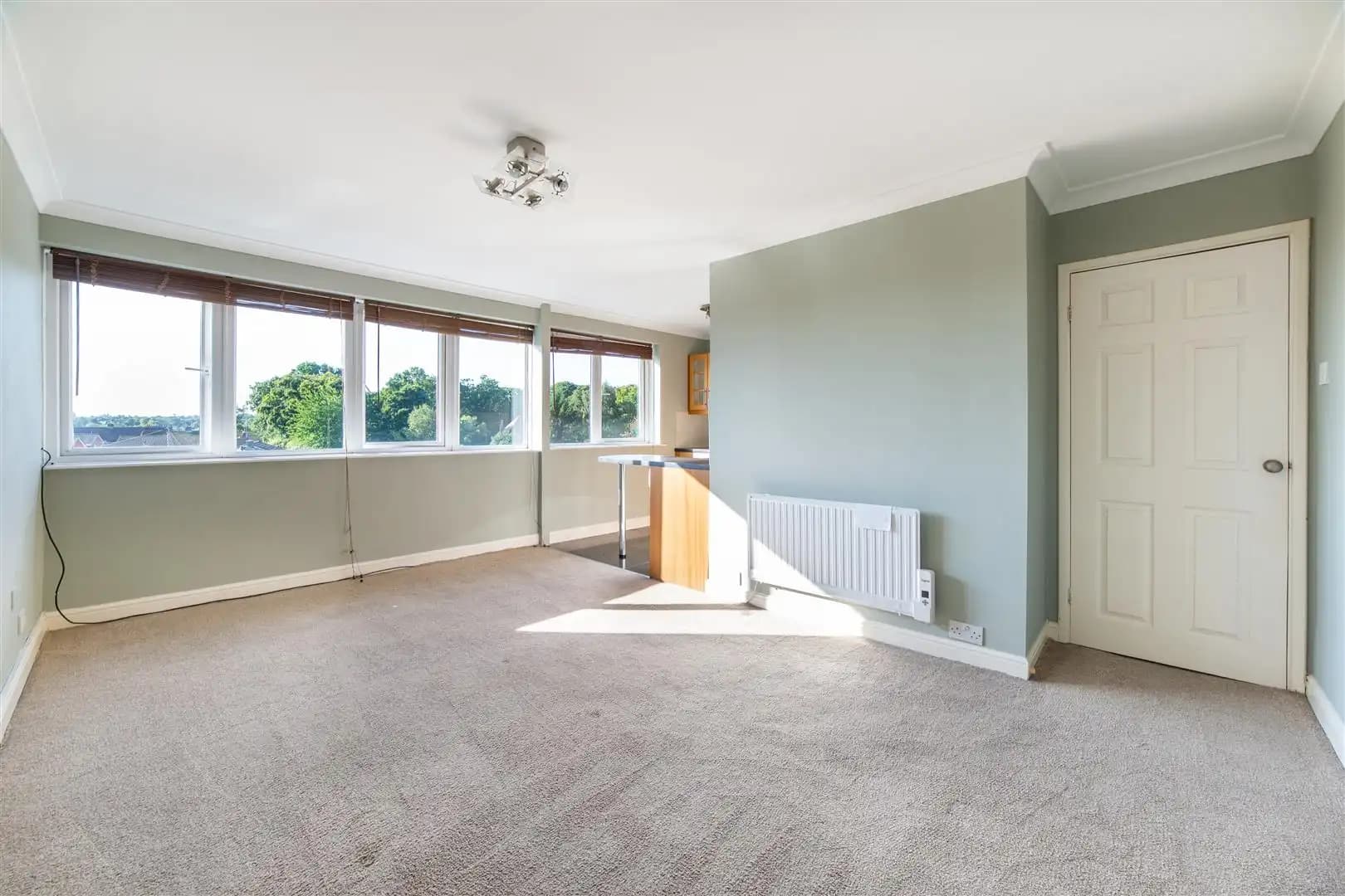 property photo 6 of 8