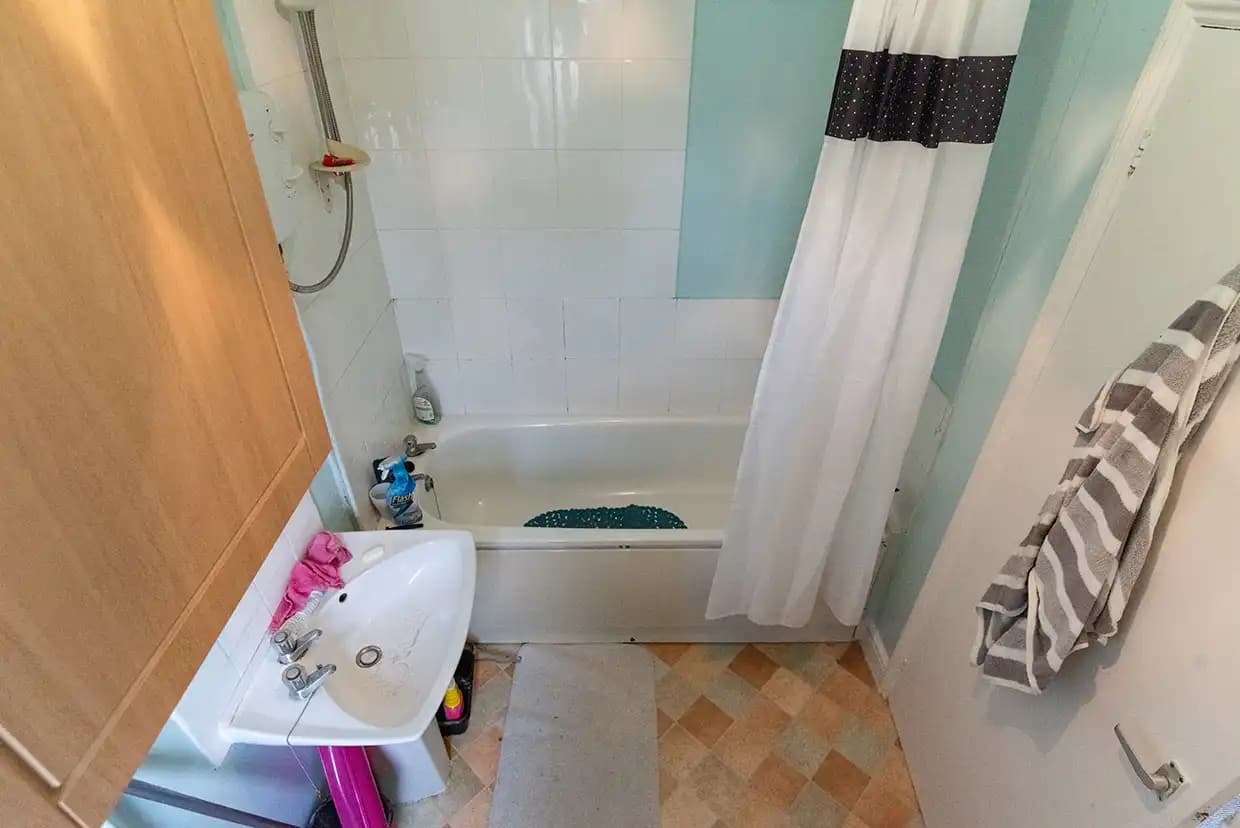 property photo 8 of 13