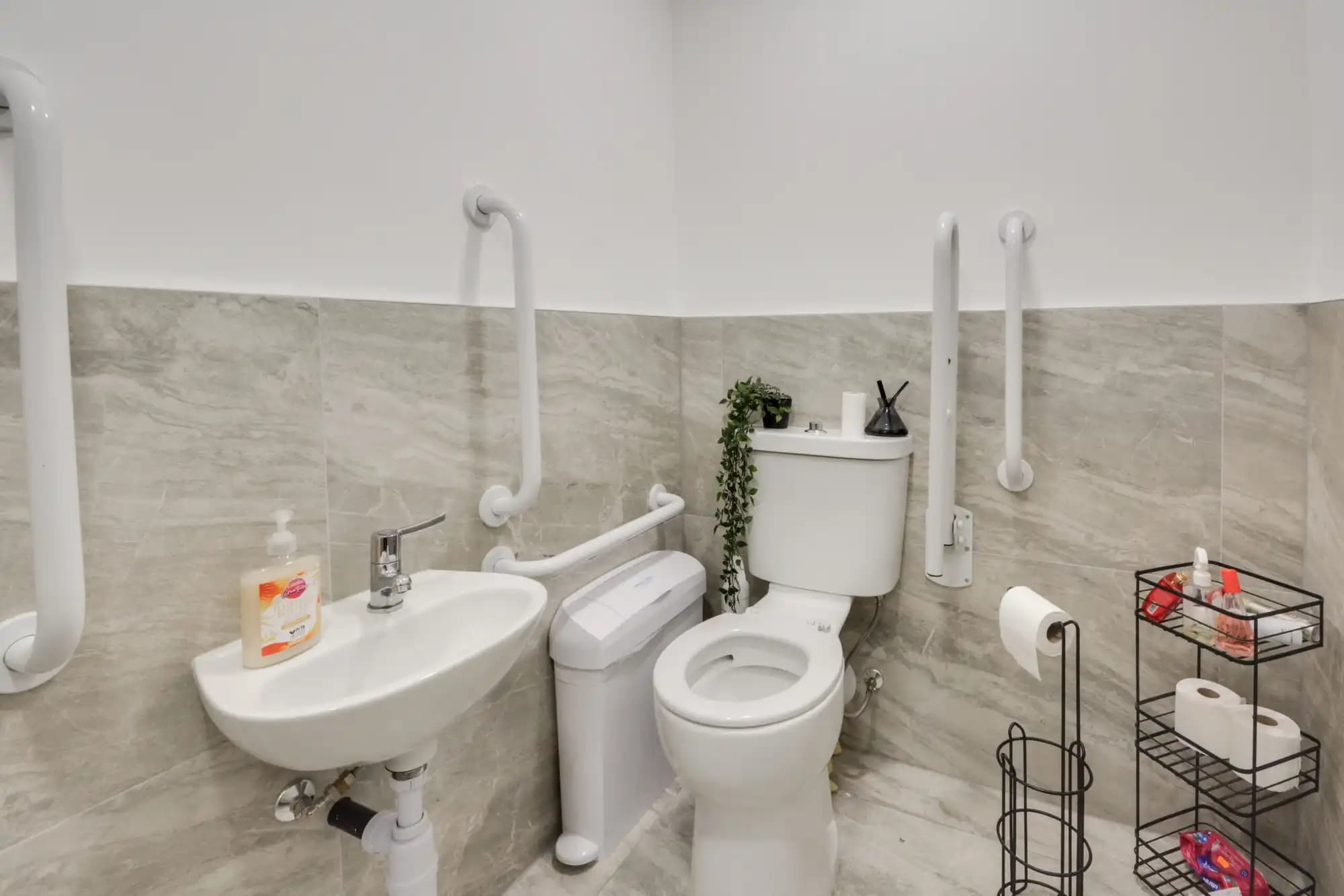 property photo 5 of 90