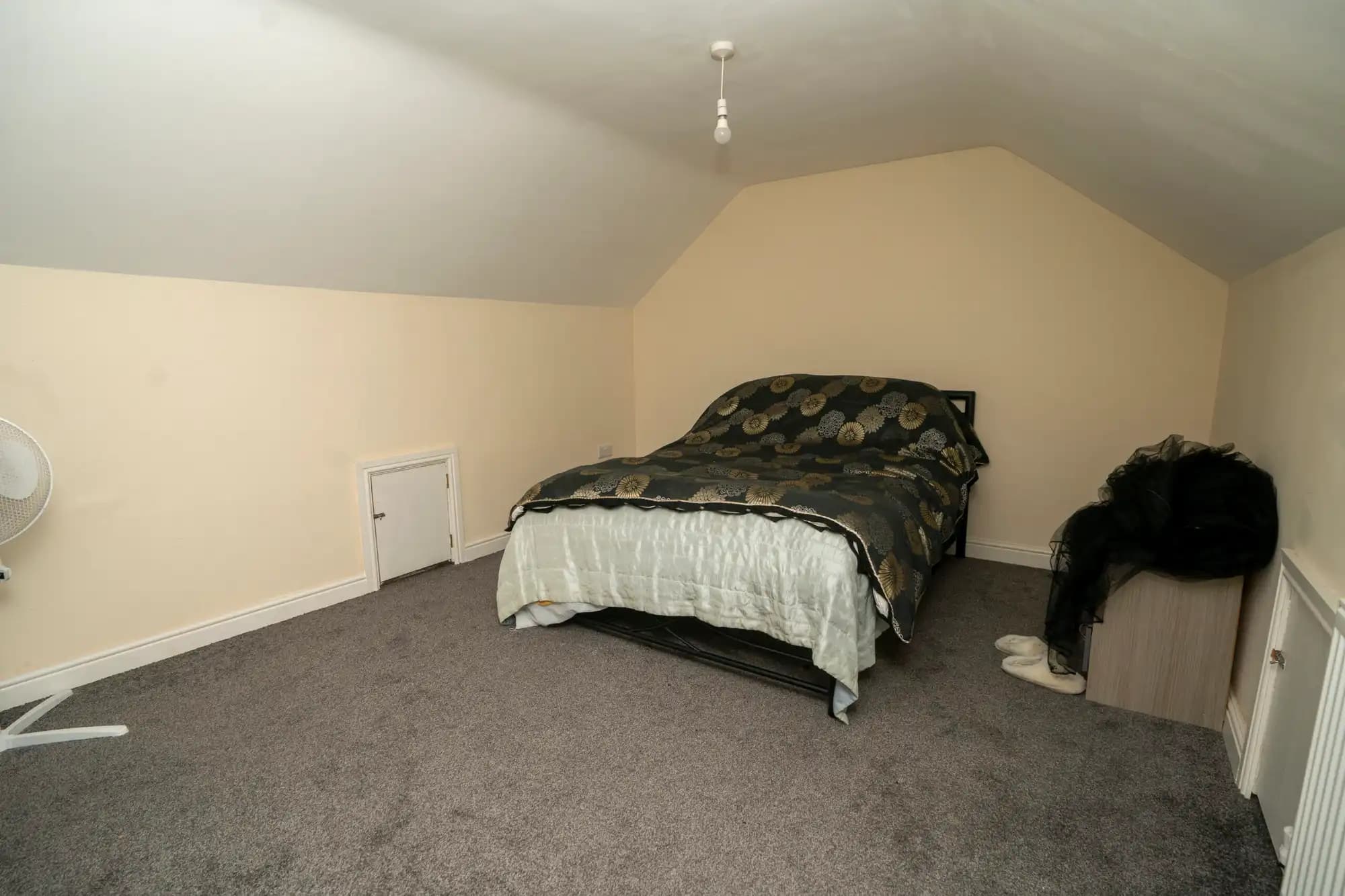 property photo 8 of 12