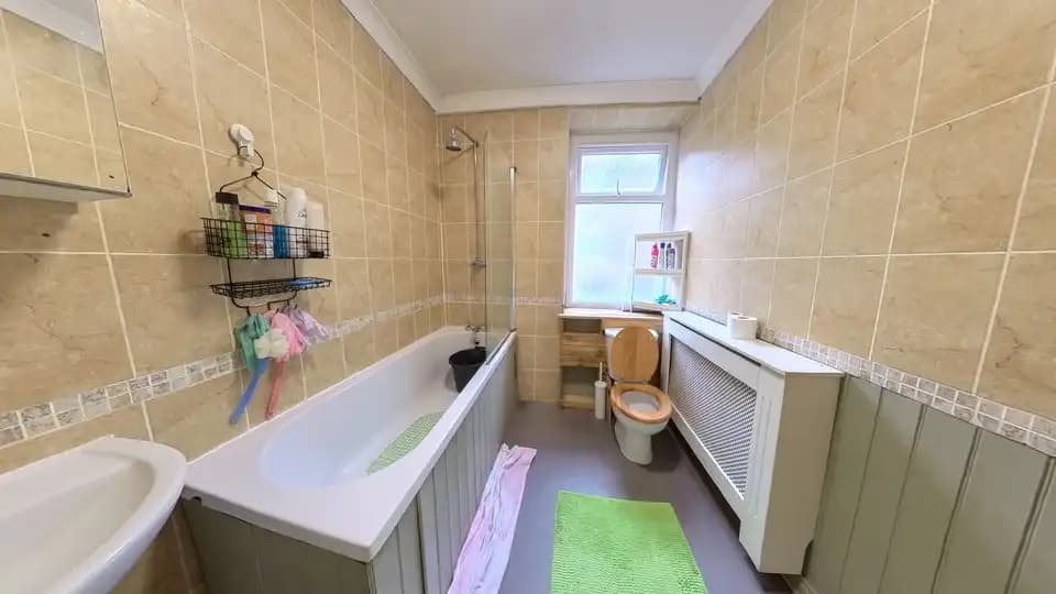 property photo 9 of 19