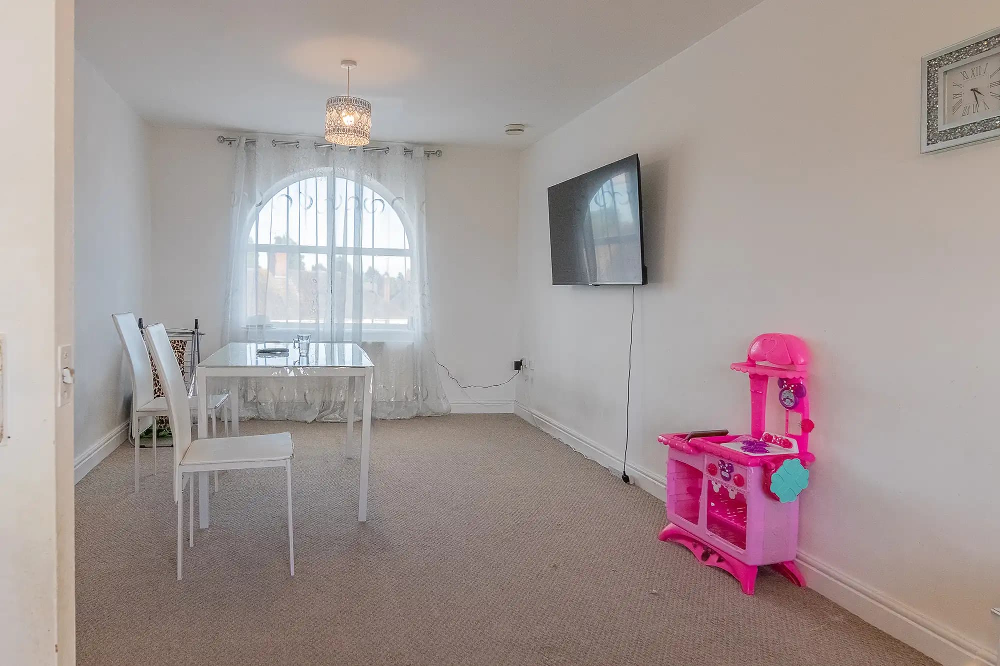 property photo 5 of 16