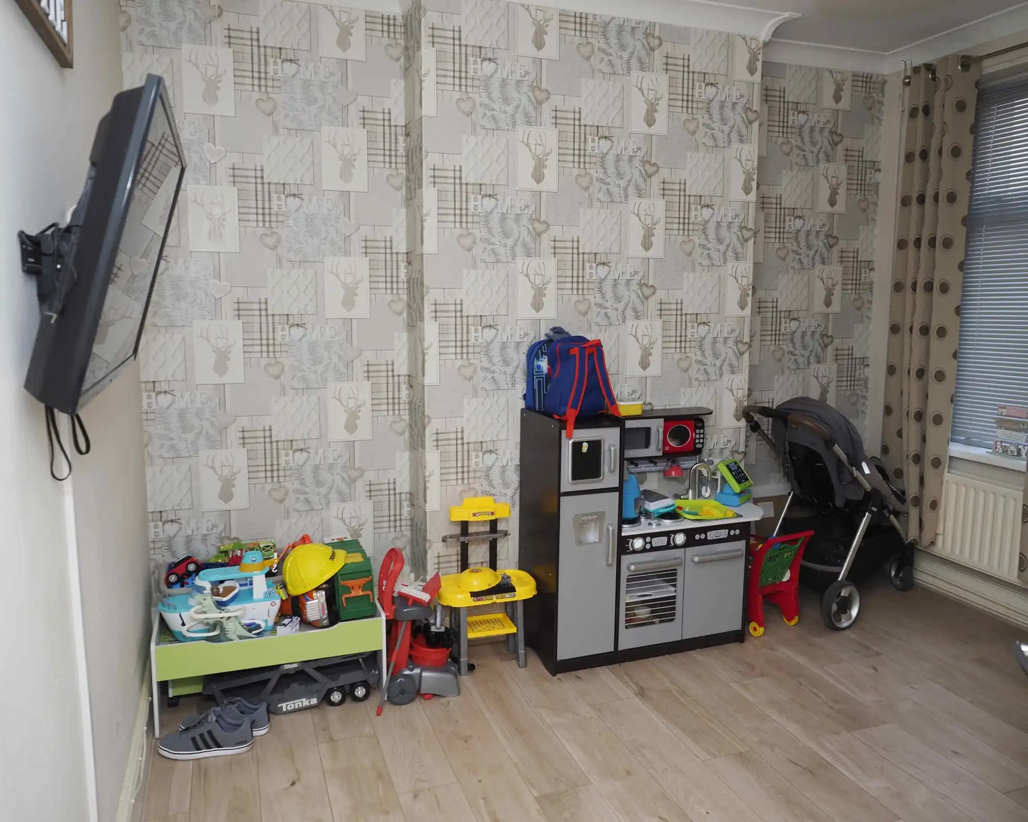 property photo 3 of 22