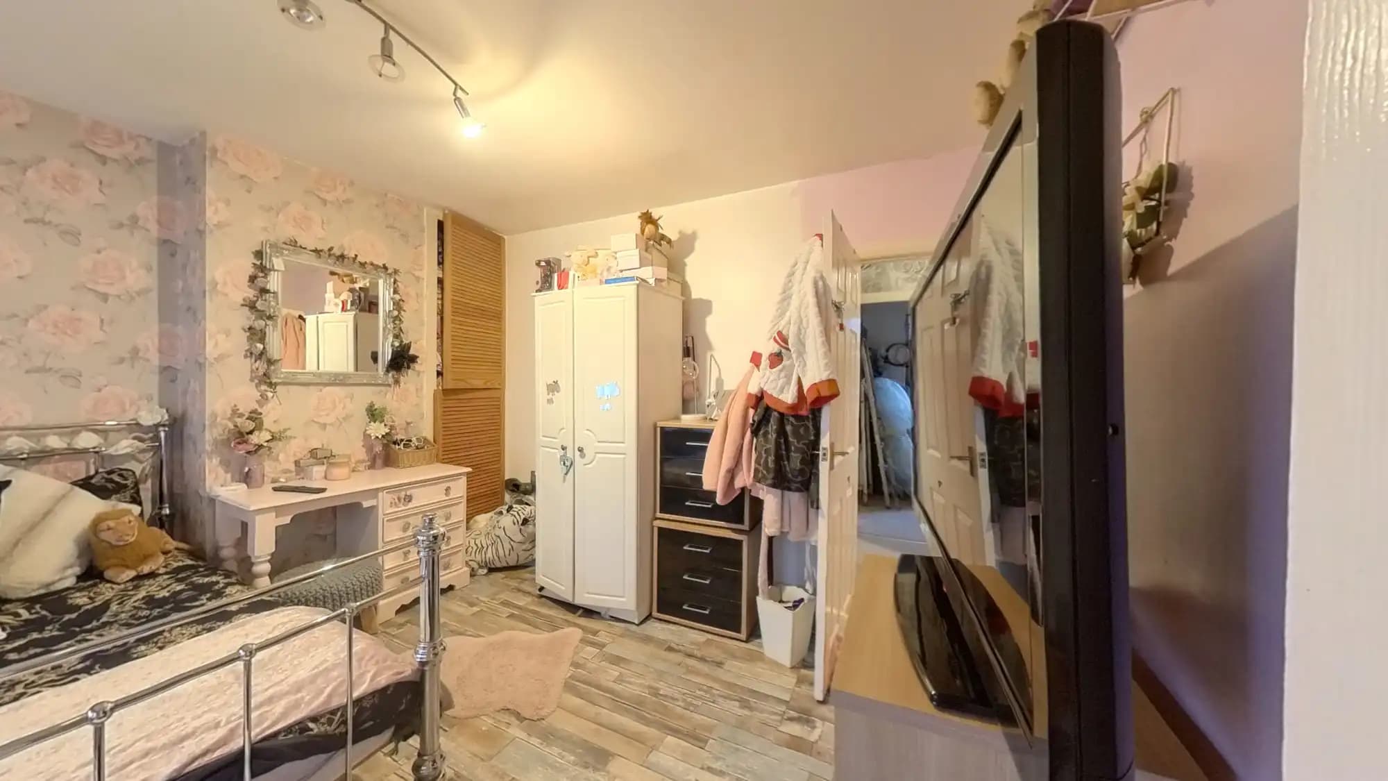 property photo 12 of 13