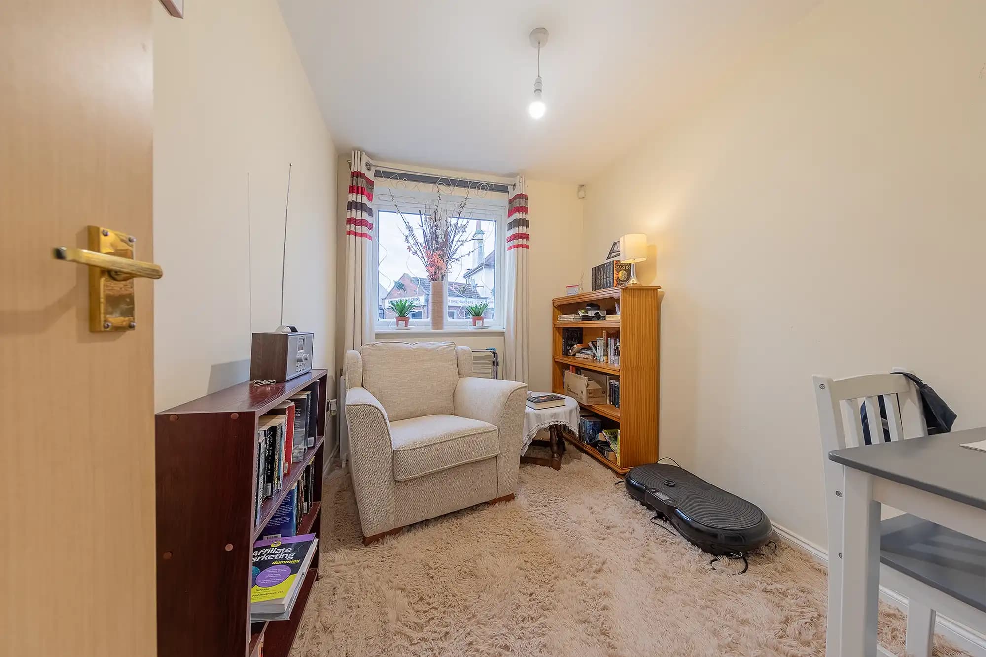 property photo 11 of 17