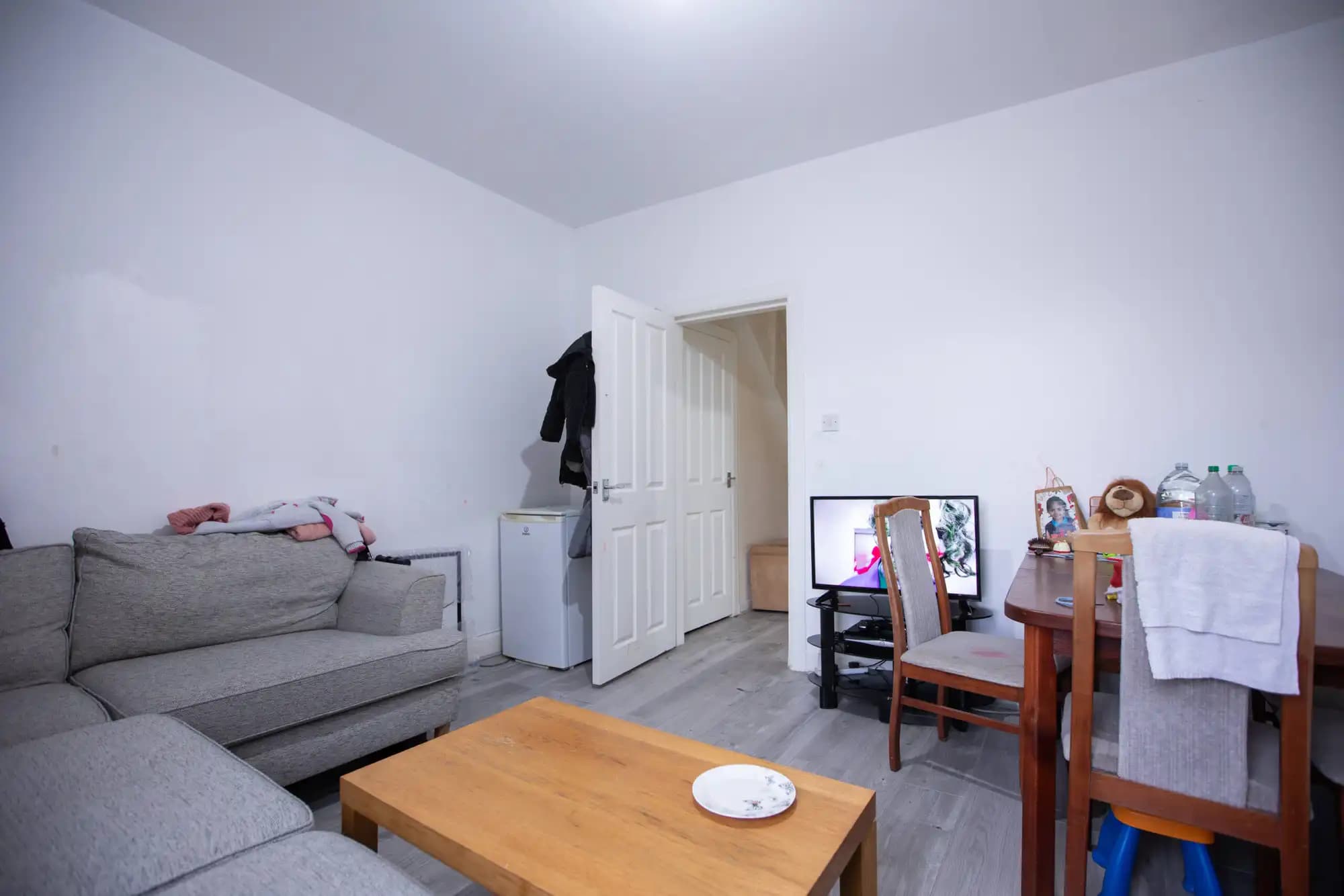 property photo 4 of 18