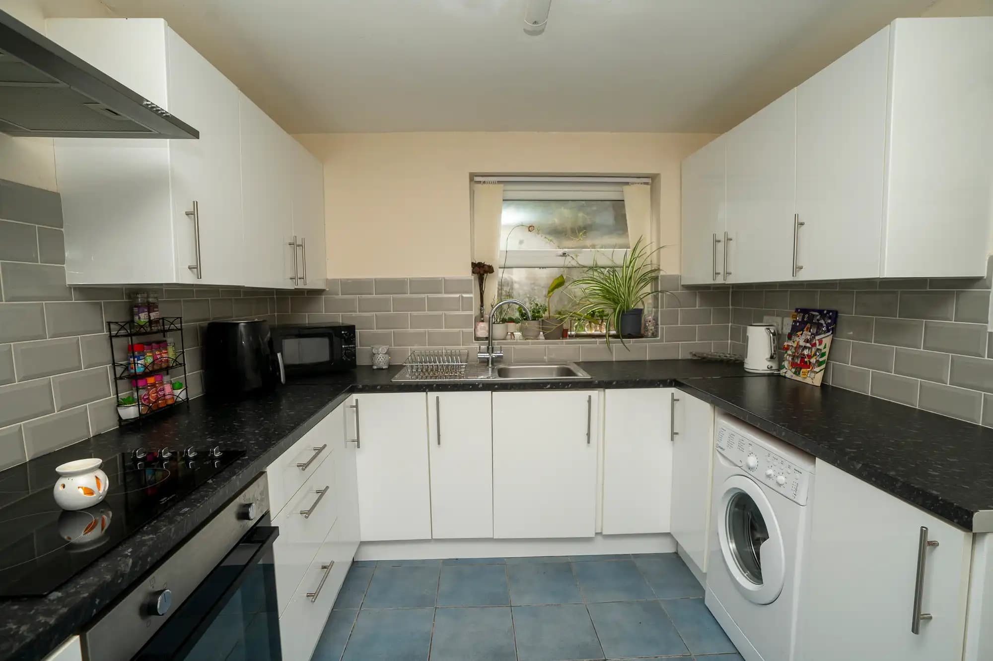 property photo 7 of 13