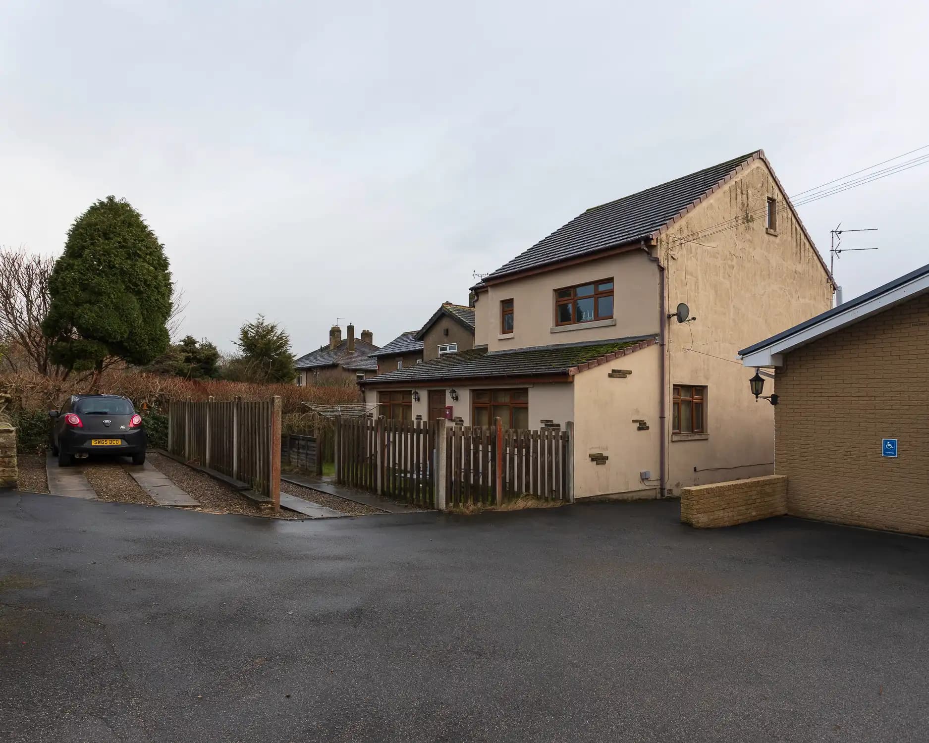 property photo 2 of 17