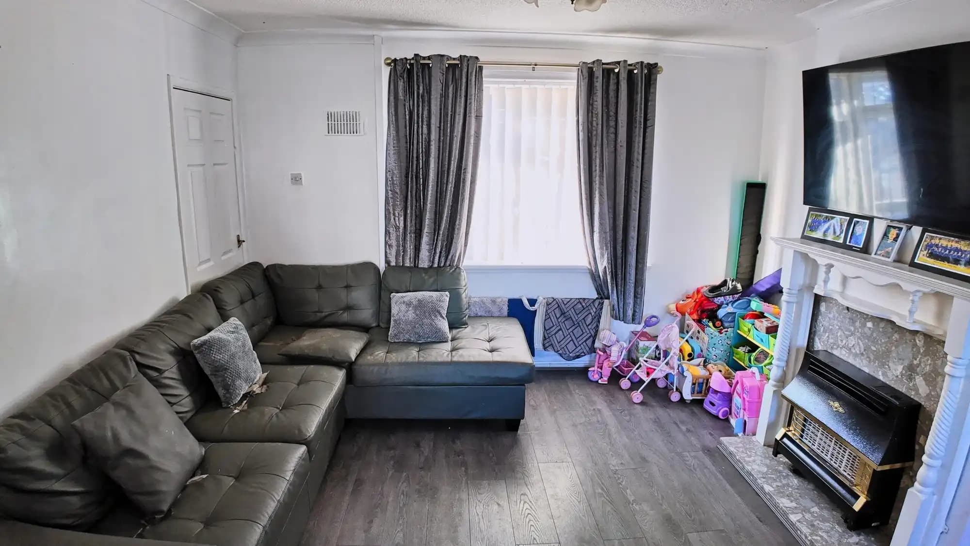 property photo 3 of 16
