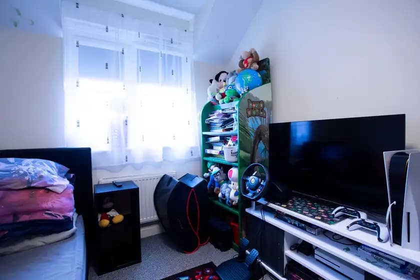 property photo 20 of 33