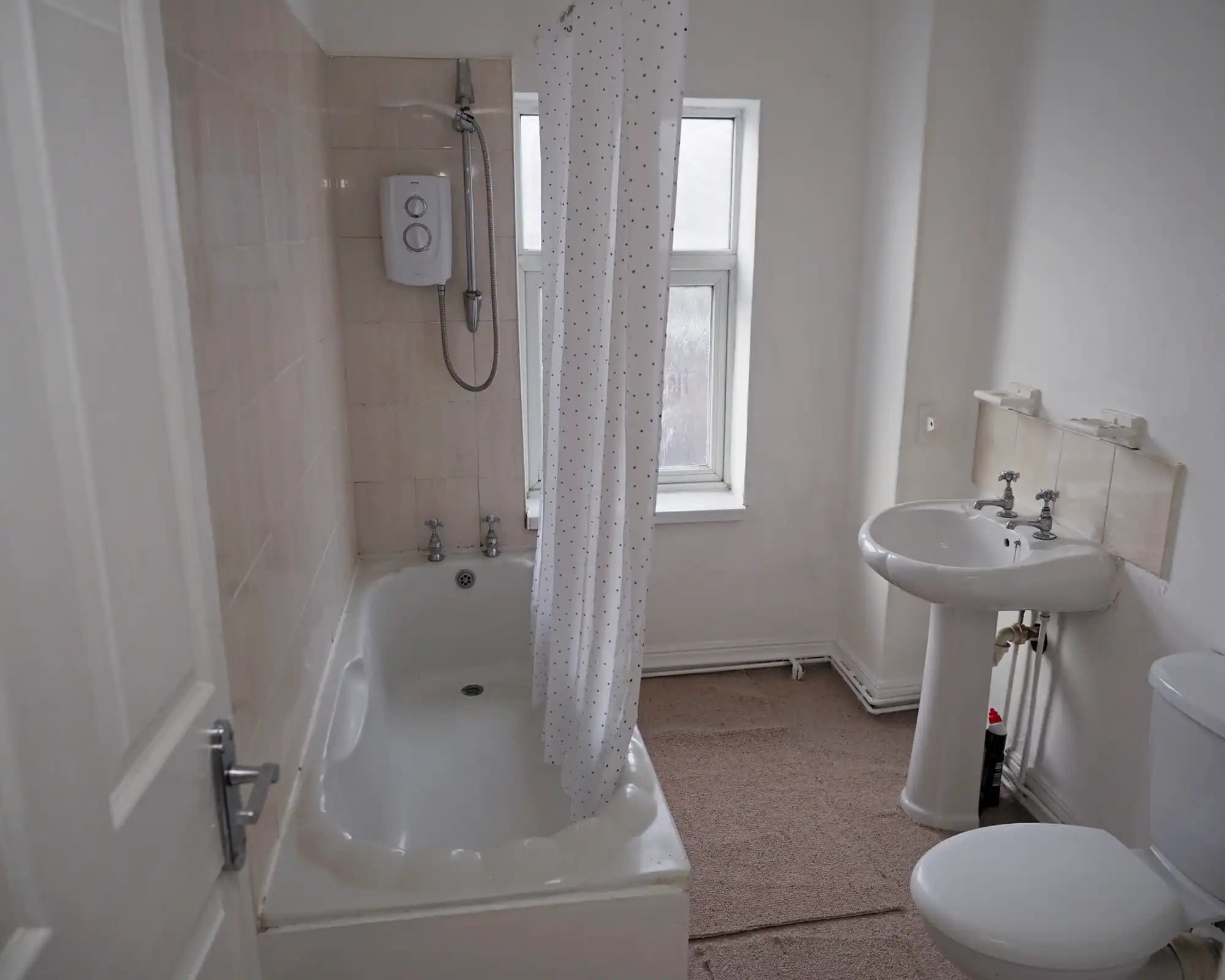 property photo 4 of 20