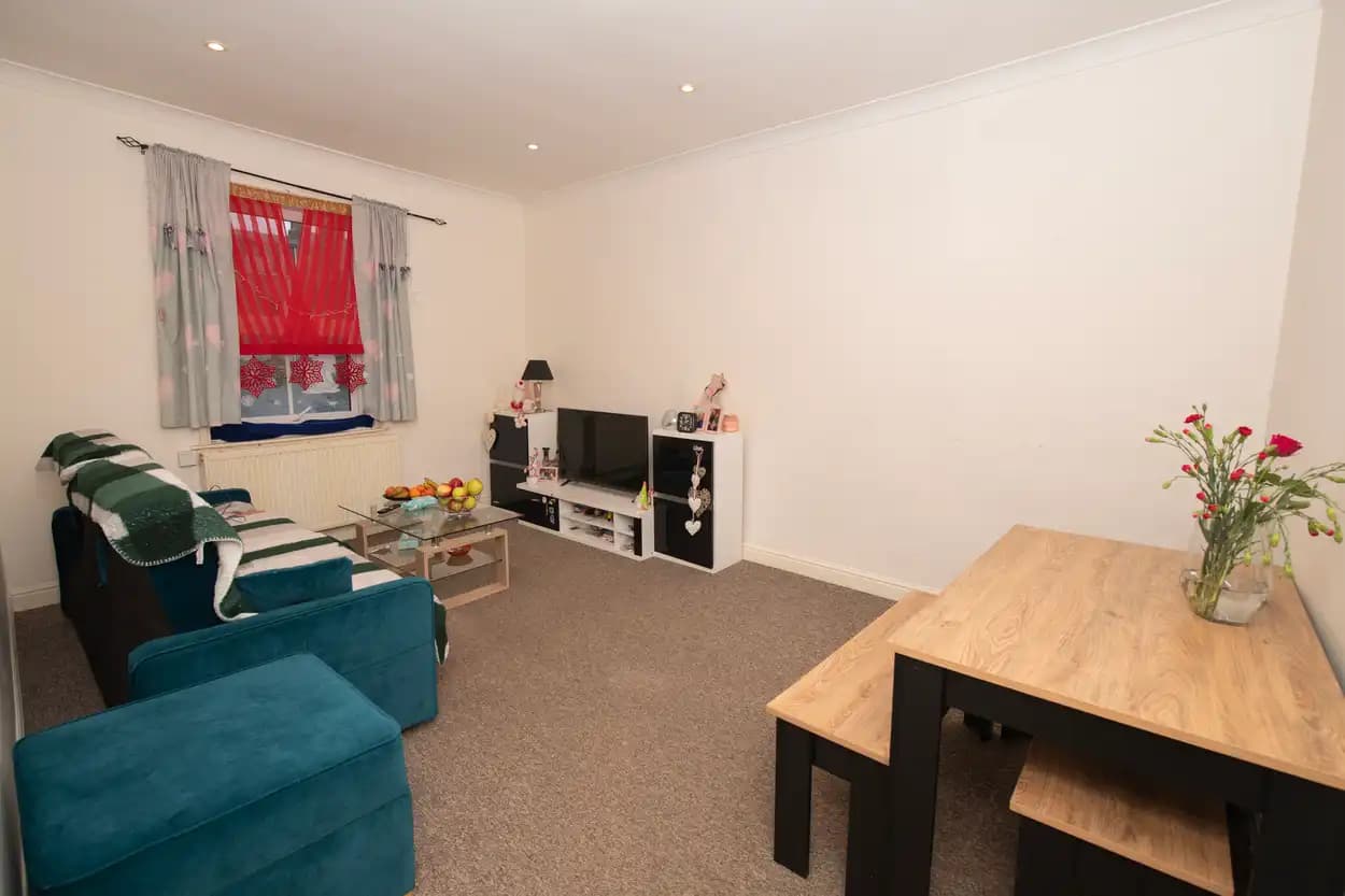 property photo 4 of 24
