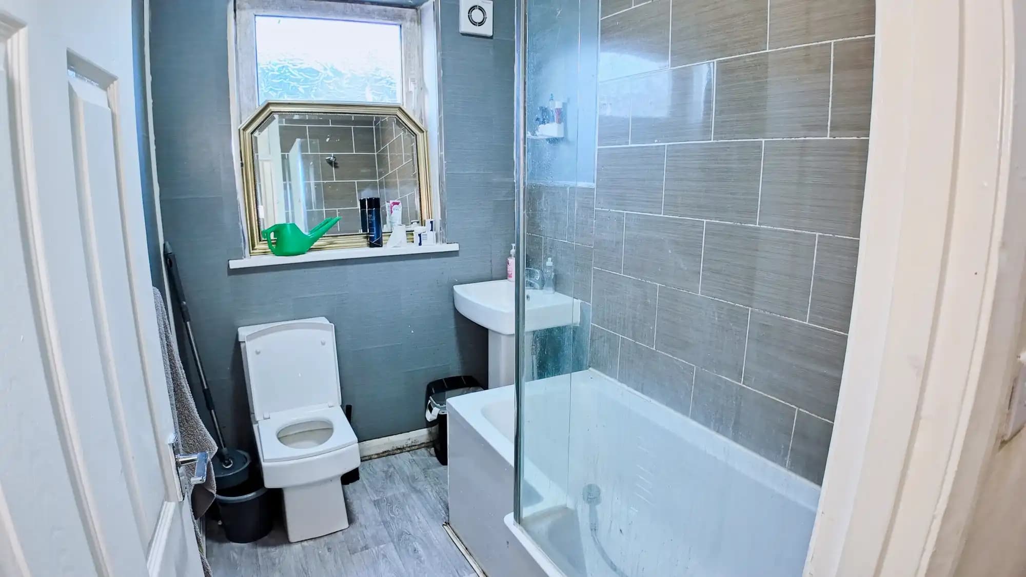 property photo 7 of 11