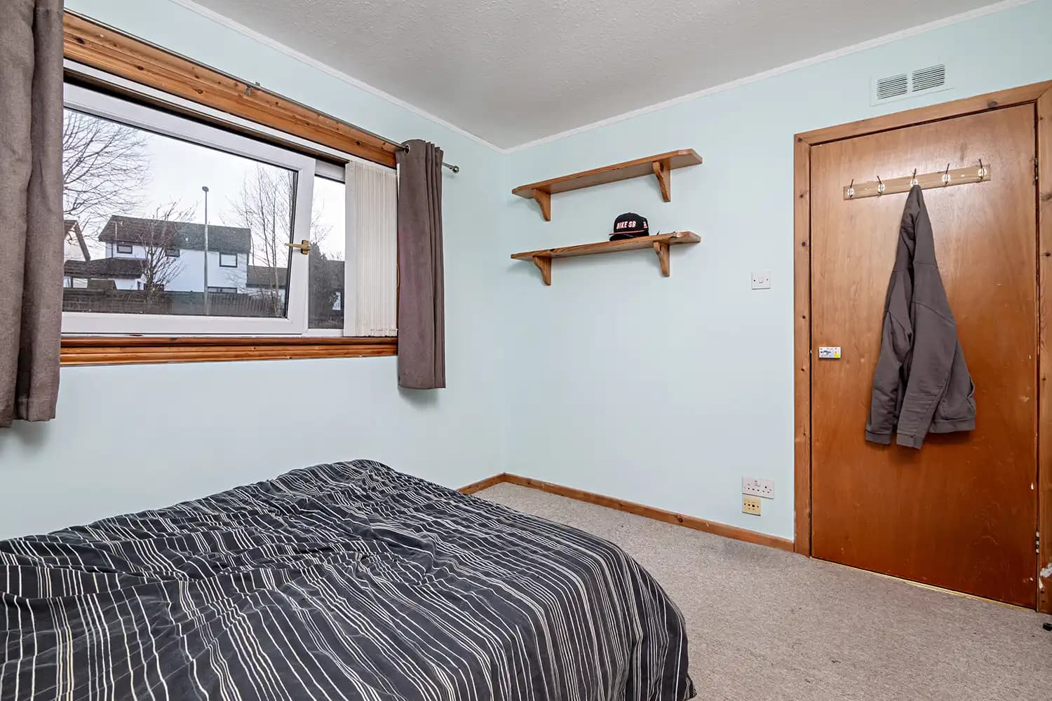 property photo 4 of 19