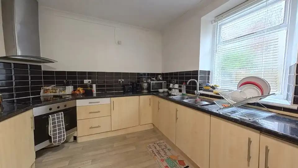 property photo 7 of 19
