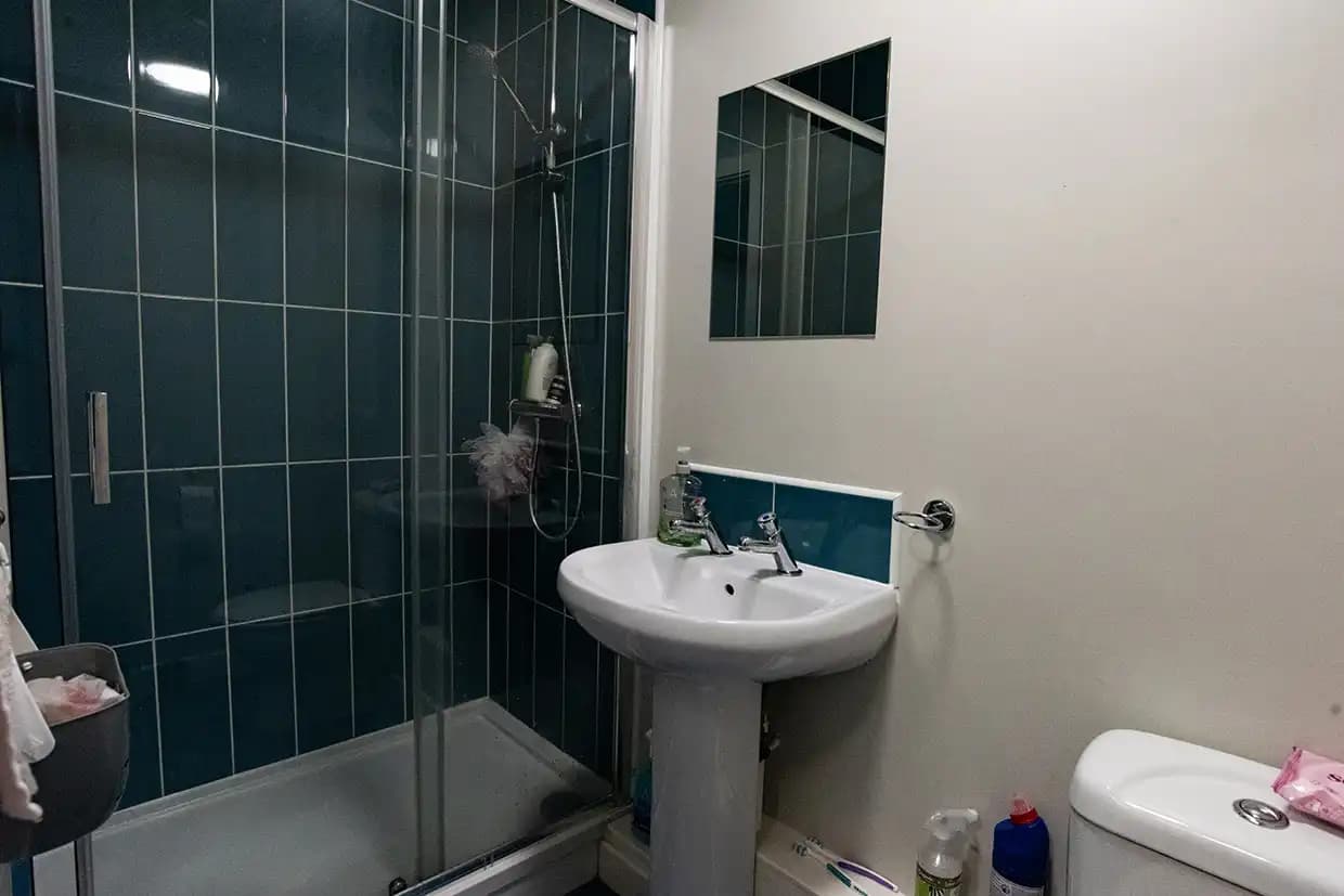 property photo 6 of 13