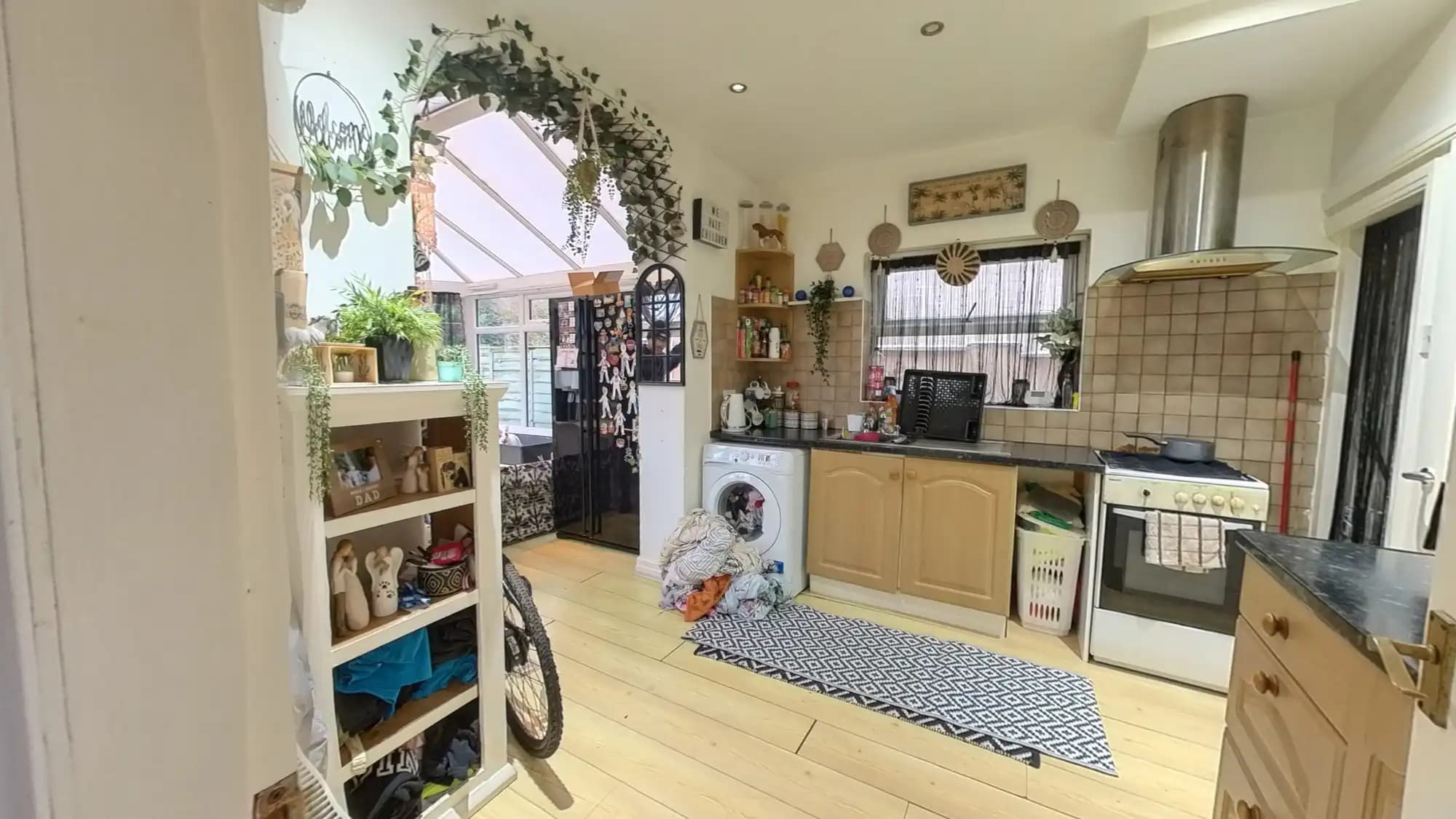 property photo 5 of 13
