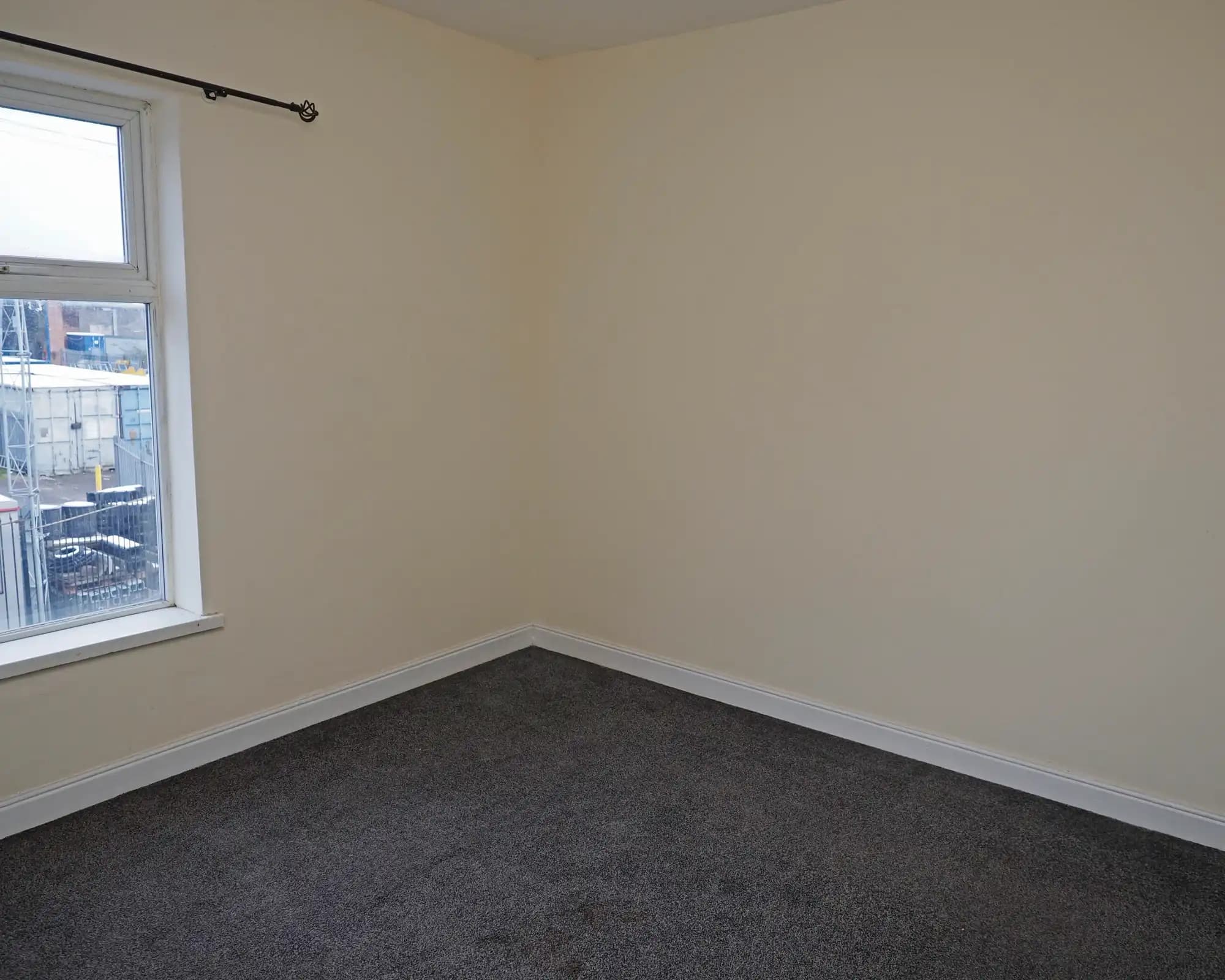 property photo 7 of 20